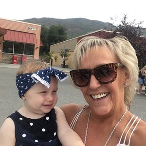 Meet your Posher, Lauri